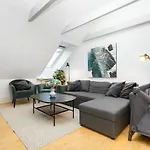 Centralt Byliv - 2 Sovevaerelser Med Plads Til 6